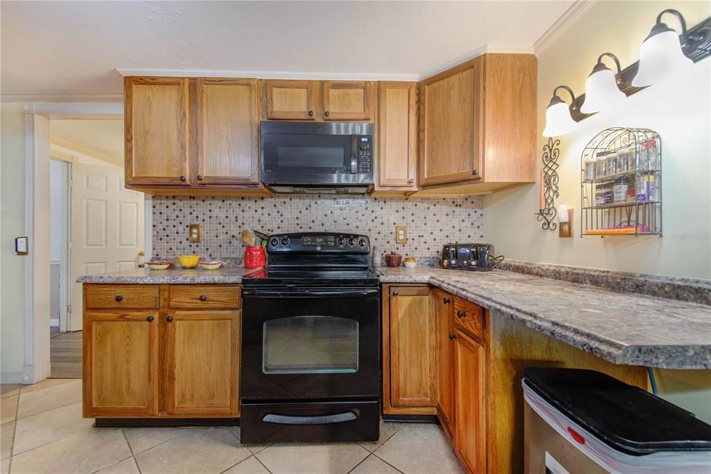 For Sale: $190,000 (3 beds, 3 baths, 1464 Square Feet)