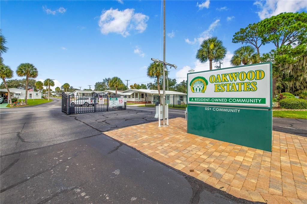 For Sale: $190,000 (3 beds, 3 baths, 1464 Square Feet)