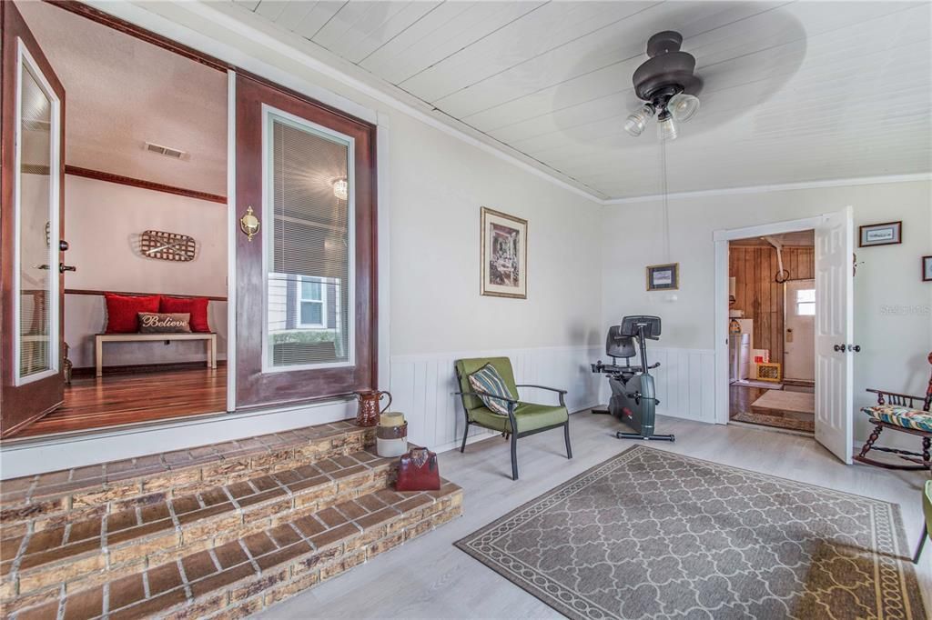 For Sale: $190,000 (3 beds, 3 baths, 1464 Square Feet)