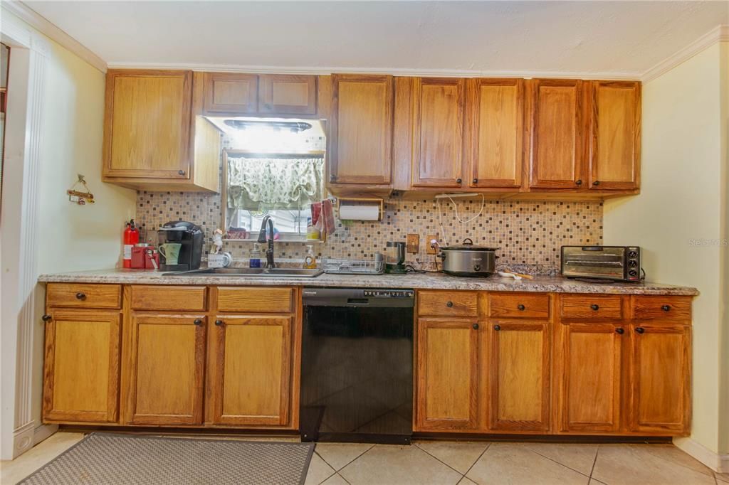 For Sale: $190,000 (3 beds, 3 baths, 1464 Square Feet)