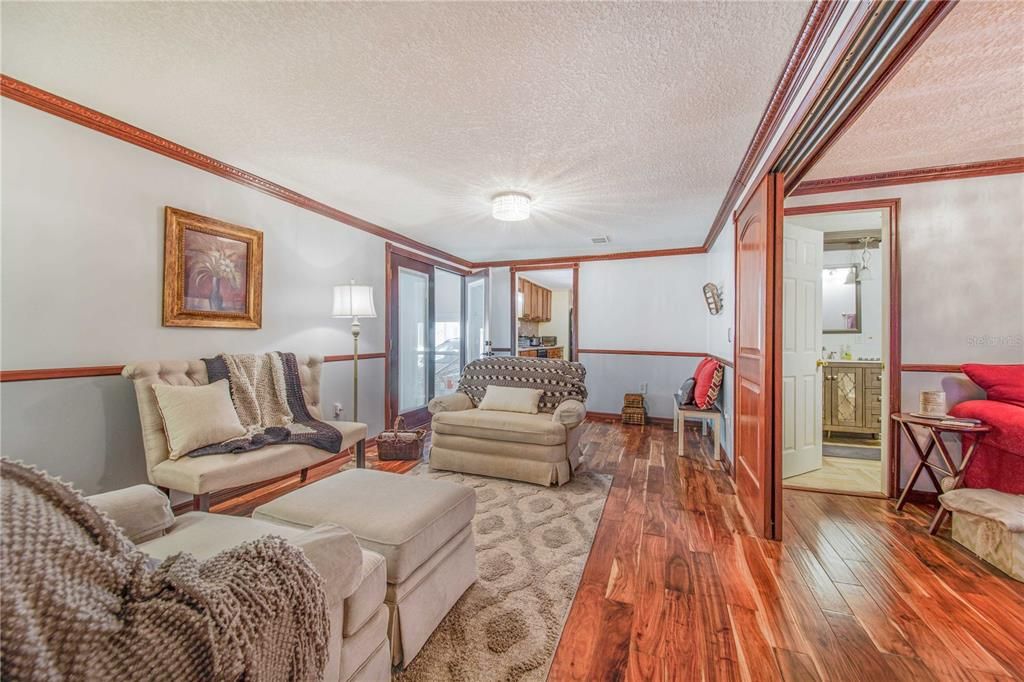 For Sale: $190,000 (3 beds, 3 baths, 1464 Square Feet)