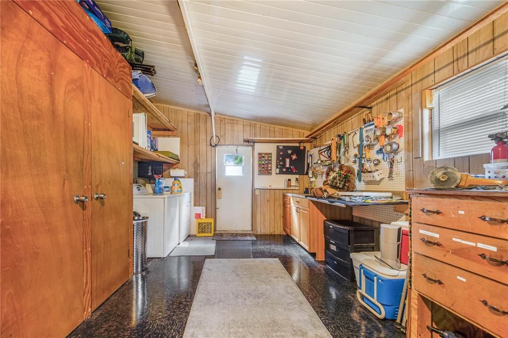For Sale: $190,000 (3 beds, 3 baths, 1464 Square Feet)