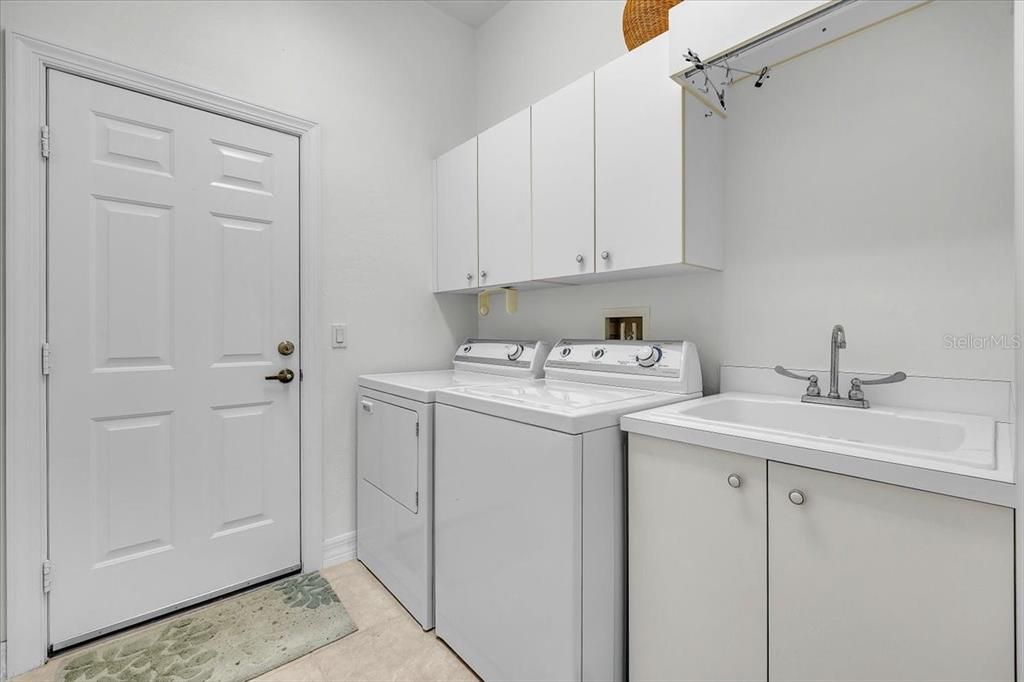 For Sale: $279,900 (3 beds, 2 baths, 1618 Square Feet)