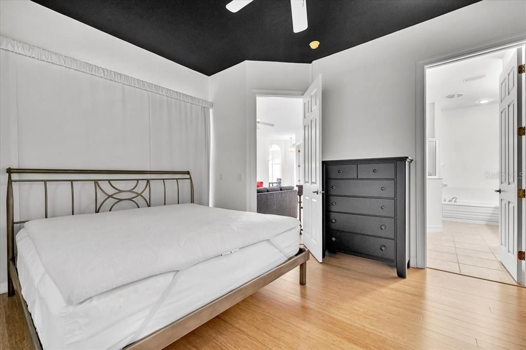 For Sale: $279,900 (3 beds, 2 baths, 1618 Square Feet)