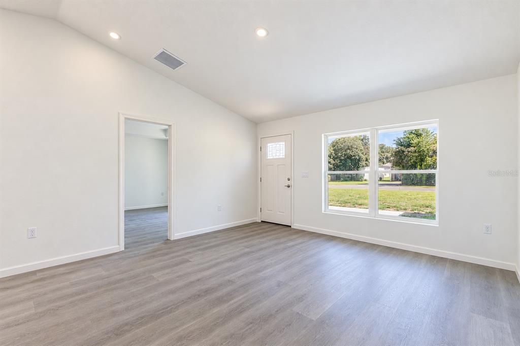 For Sale: $245,000 (3 beds, 2 baths, 1173 Square Feet)