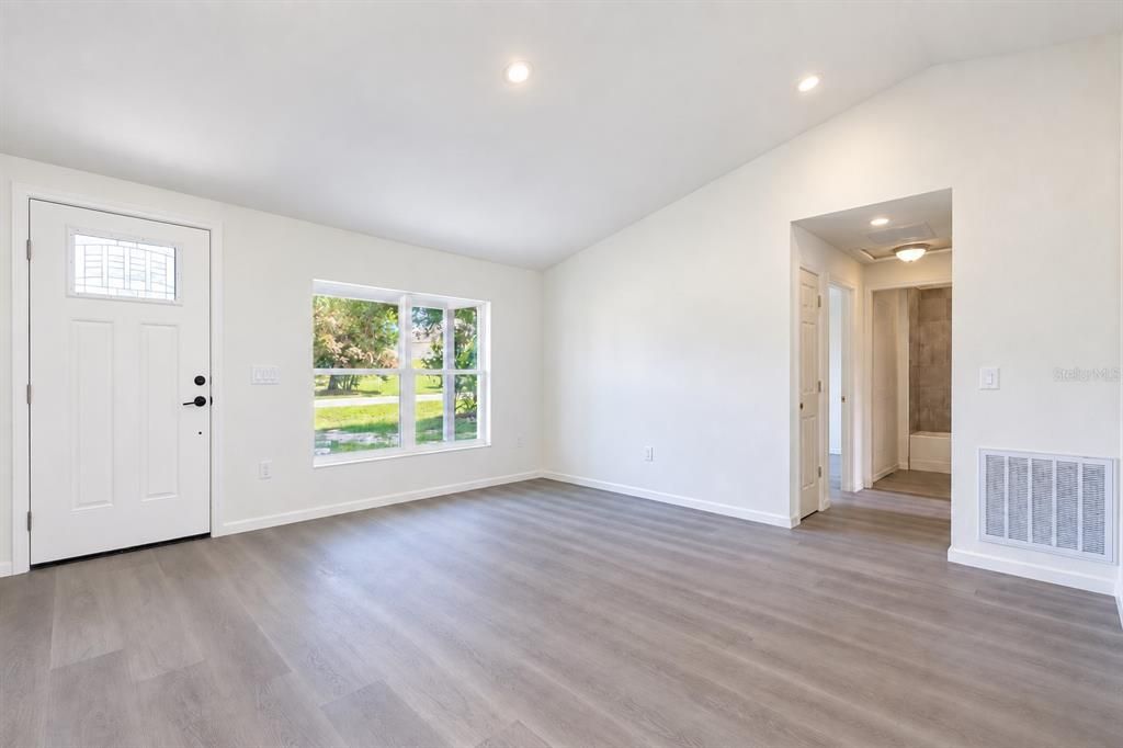 For Sale: $245,000 (3 beds, 2 baths, 1173 Square Feet)