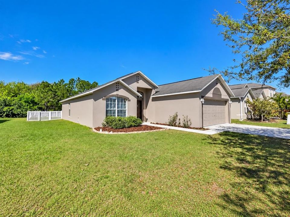 For Rent: $1,900 (3 beds, 2 baths, 1498 Square Feet)