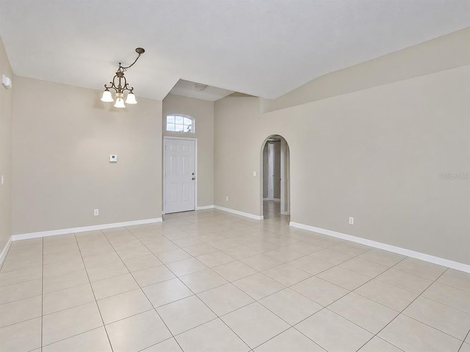 For Rent: $1,900 (3 beds, 2 baths, 1498 Square Feet)