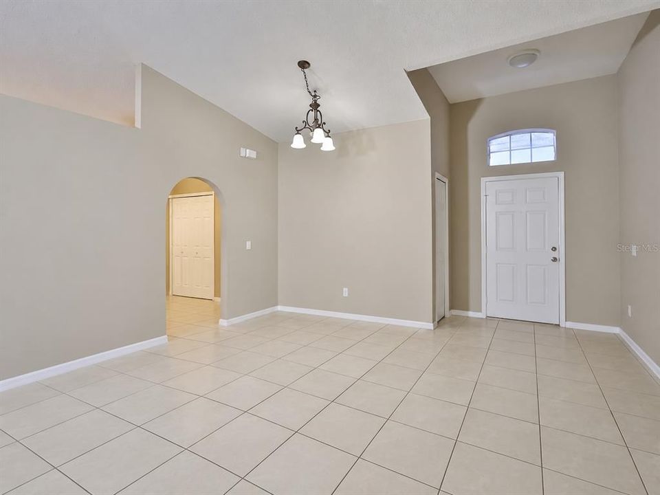 For Rent: $1,900 (3 beds, 2 baths, 1498 Square Feet)