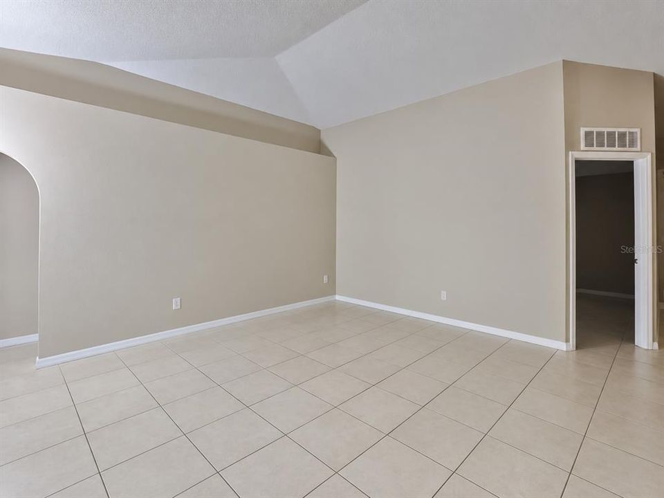For Rent: $1,900 (3 beds, 2 baths, 1498 Square Feet)