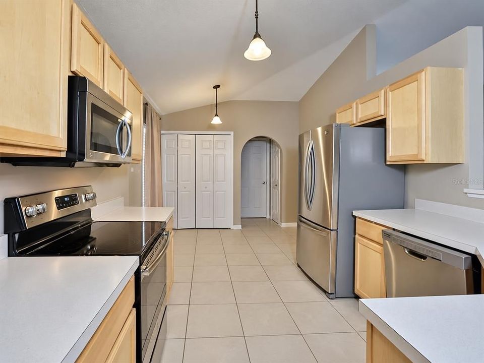 For Rent: $1,900 (3 beds, 2 baths, 1498 Square Feet)
