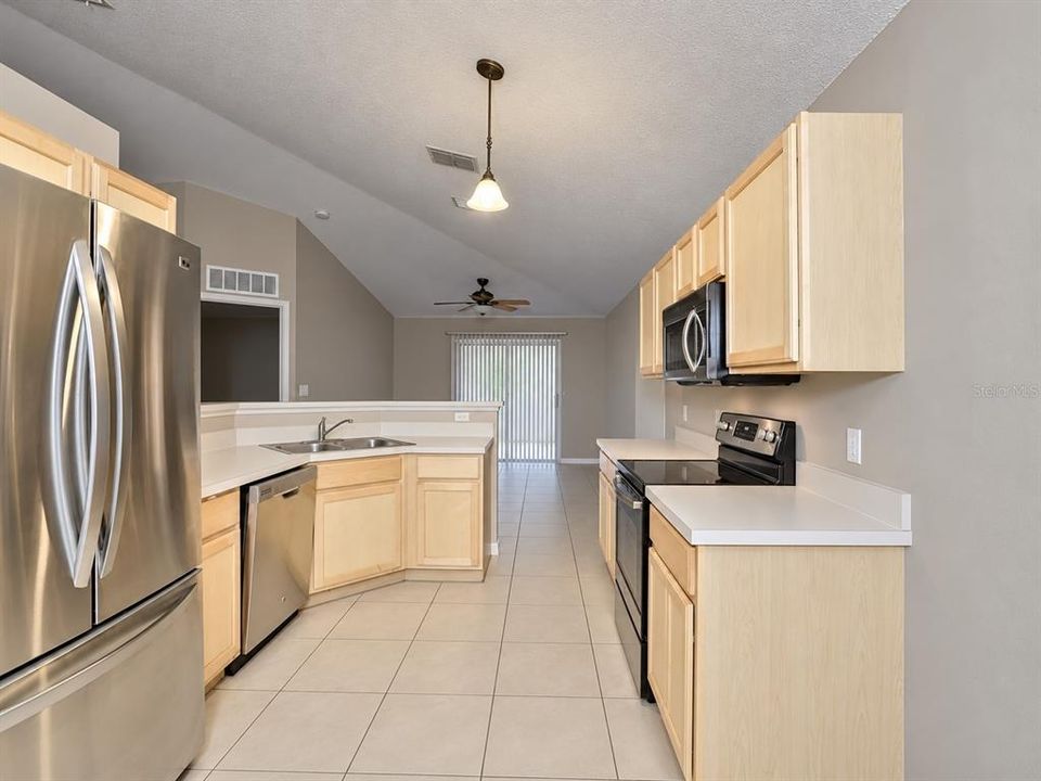 For Rent: $1,900 (3 beds, 2 baths, 1498 Square Feet)