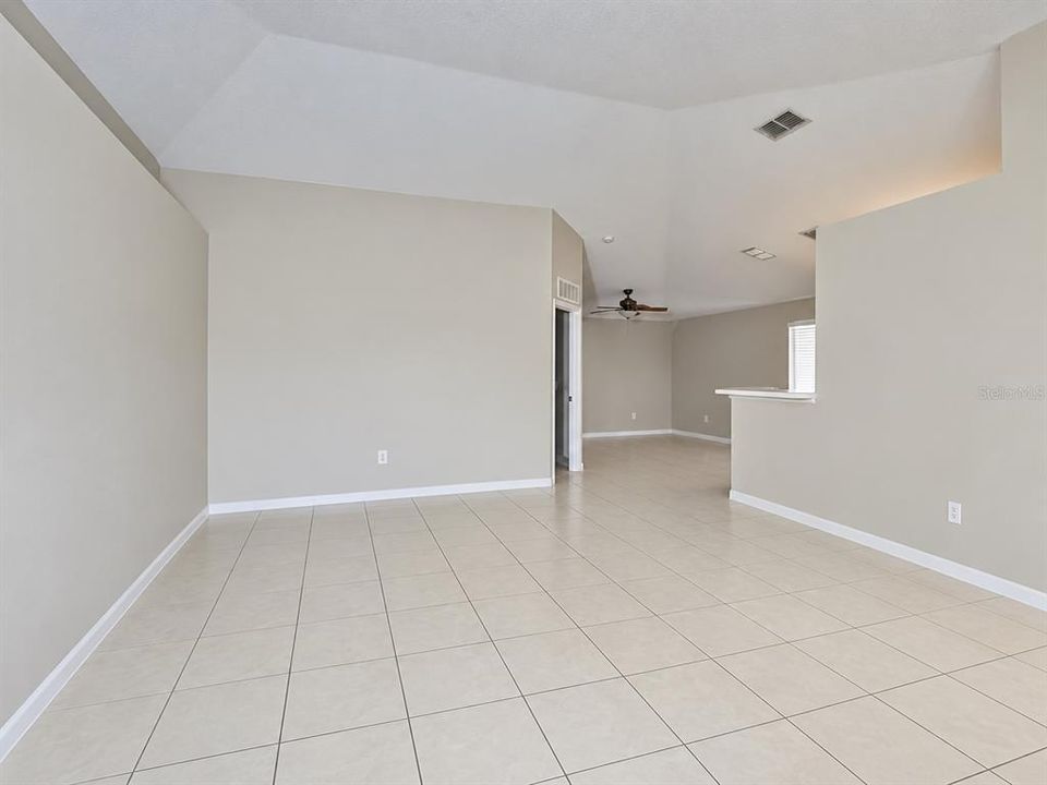 For Rent: $1,900 (3 beds, 2 baths, 1498 Square Feet)