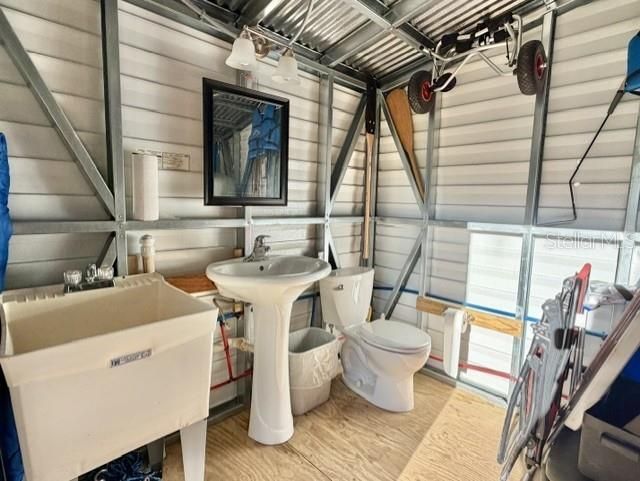 На продажу: $89,900 (1.02 acres)