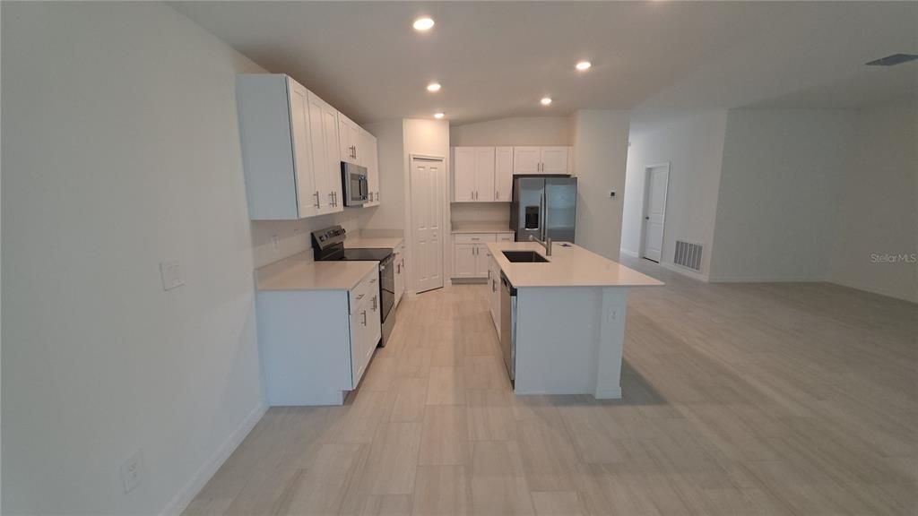 For Rent: $2,680 (4 beds, 2 baths, 1936 Square Feet)