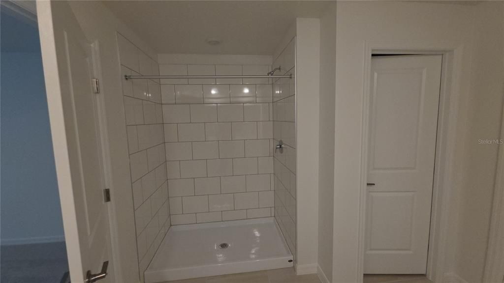 For Rent: $2,680 (4 beds, 2 baths, 1936 Square Feet)