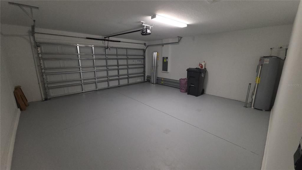 For Rent: $2,680 (4 beds, 2 baths, 1936 Square Feet)