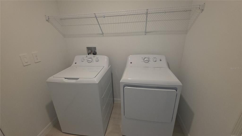 For Rent: $2,680 (4 beds, 2 baths, 1936 Square Feet)