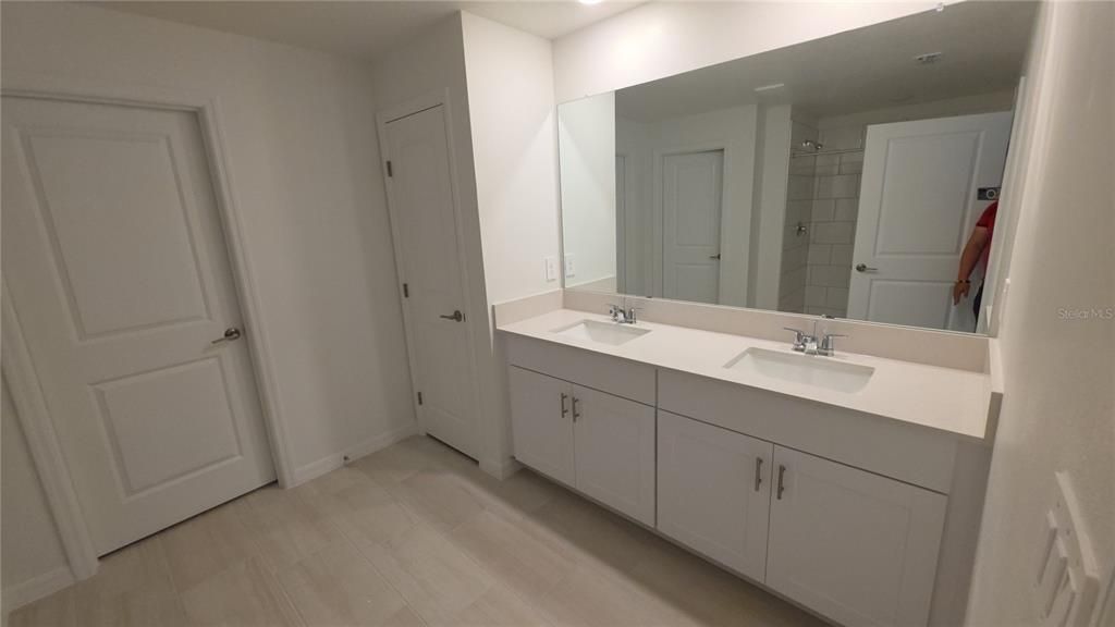 For Rent: $2,680 (4 beds, 2 baths, 1936 Square Feet)
