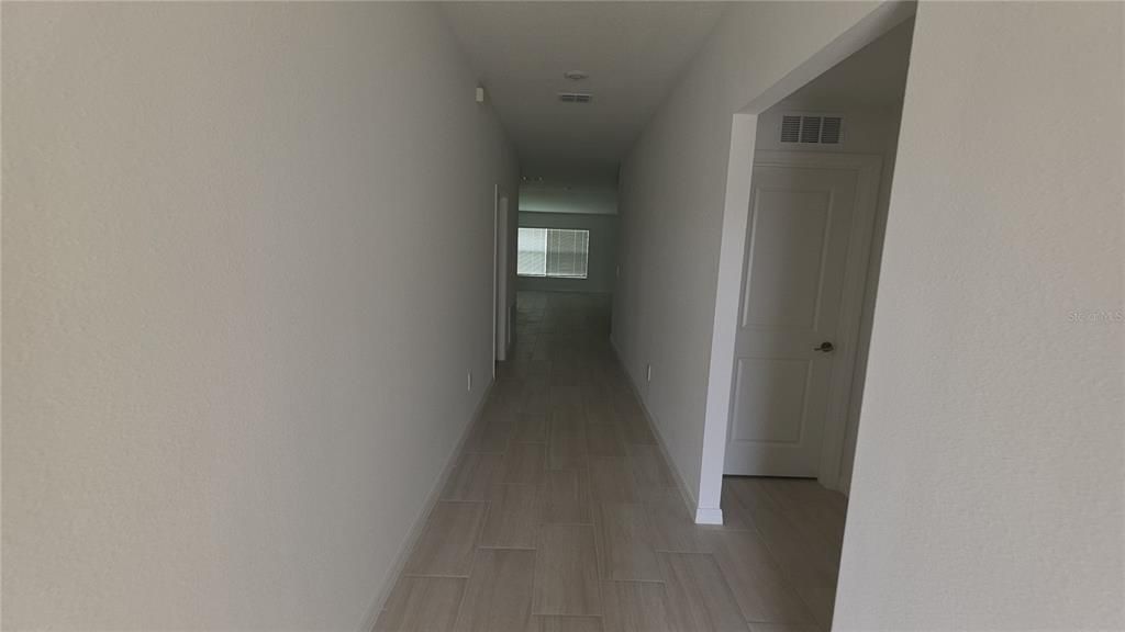 For Rent: $2,680 (4 beds, 2 baths, 1936 Square Feet)