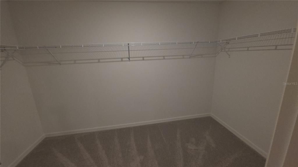 For Rent: $2,680 (4 beds, 2 baths, 1936 Square Feet)