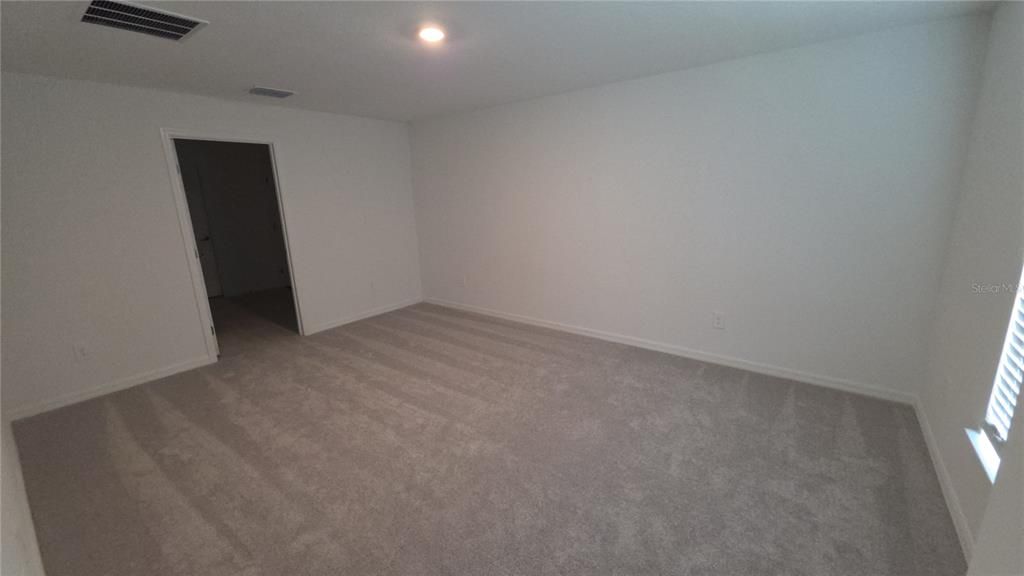 For Rent: $2,680 (4 beds, 2 baths, 1936 Square Feet)