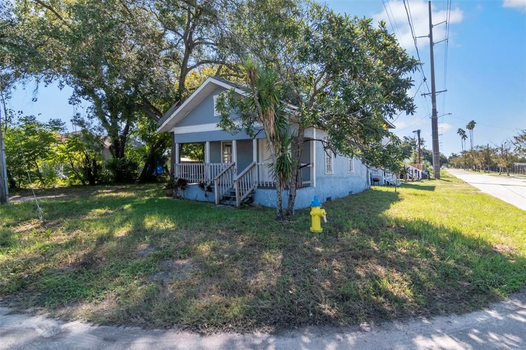 For Sale: $149,900 (2 beds, 1 baths, 590 Square Feet)