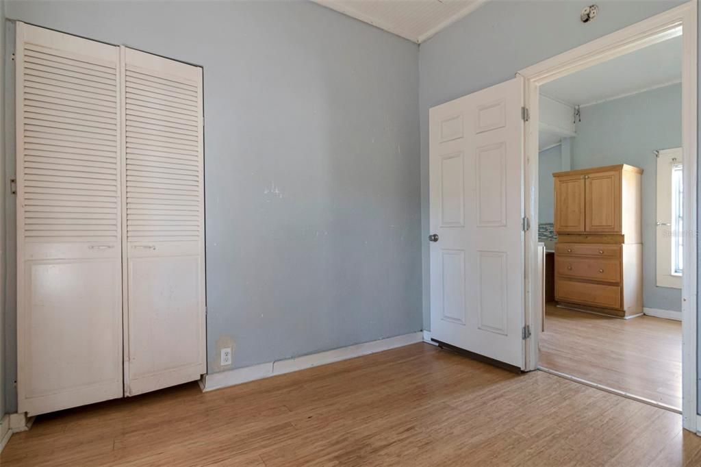 For Sale: $149,900 (2 beds, 1 baths, 590 Square Feet)