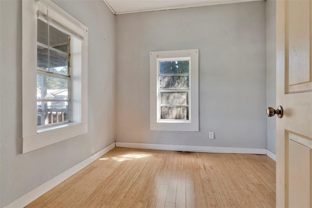 For Sale: $149,900 (2 beds, 1 baths, 590 Square Feet)