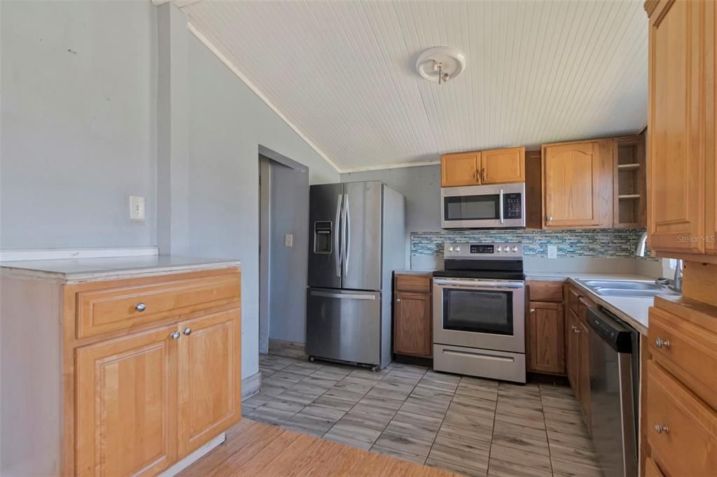 For Sale: $149,900 (2 beds, 1 baths, 590 Square Feet)