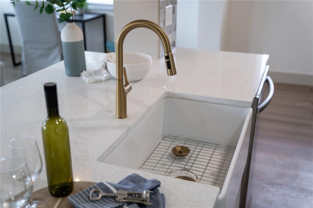 For Sale: $379,000 (2 beds, 2 baths, 1405 Square Feet)