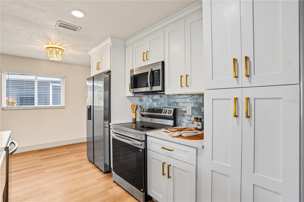 For Sale: $379,000 (2 beds, 2 baths, 1405 Square Feet)