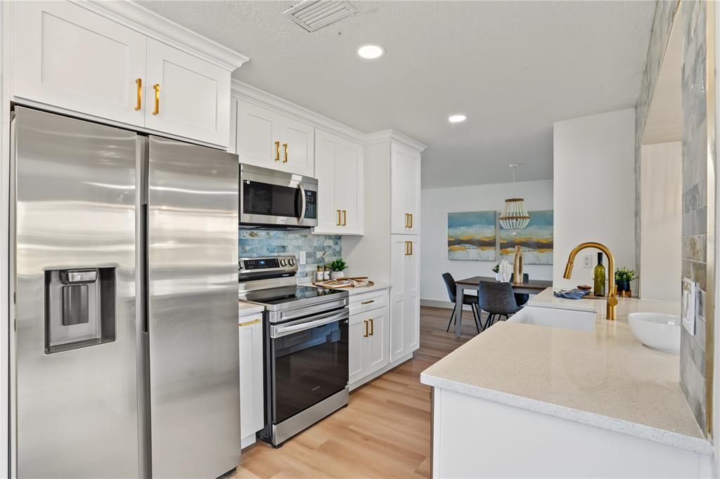 For Sale: $379,000 (2 beds, 2 baths, 1405 Square Feet)