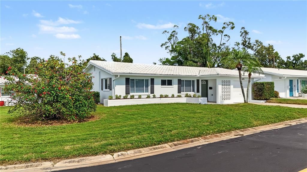 For Sale: $379,000 (2 beds, 2 baths, 1405 Square Feet)