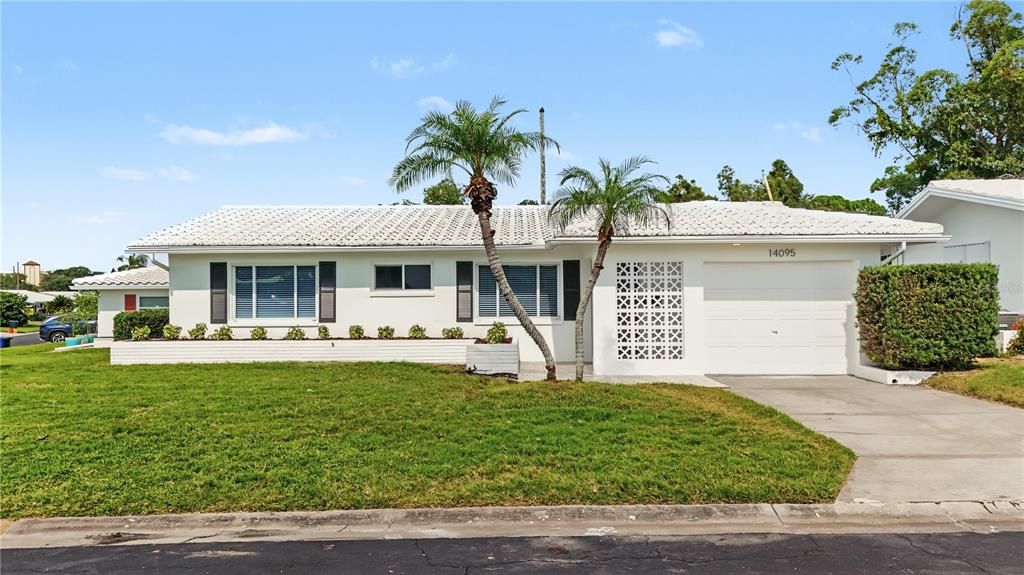 For Sale: $379,000 (2 beds, 2 baths, 1405 Square Feet)