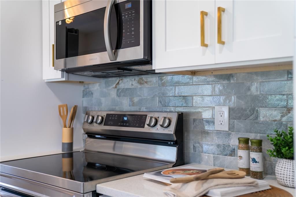 For Sale: $379,000 (2 beds, 2 baths, 1405 Square Feet)