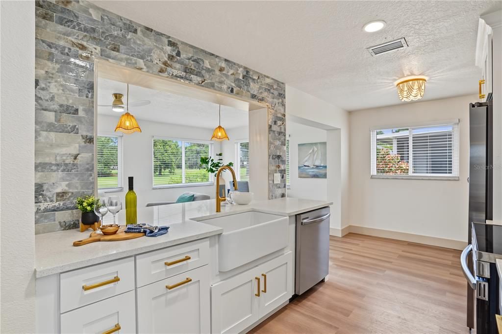 For Sale: $379,000 (2 beds, 2 baths, 1405 Square Feet)