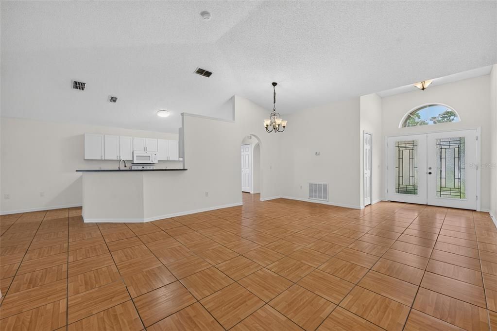 На продажу: $349,900 (3 спален, 2 ванн, 1636 Квадратных фут)