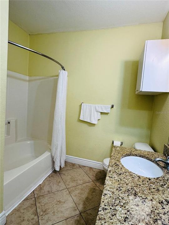 For Rent: $1,700 (1 beds, 1 baths, 770 Square Feet)