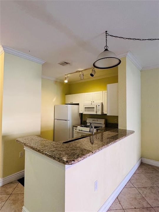 For Rent: $1,700 (1 beds, 1 baths, 770 Square Feet)