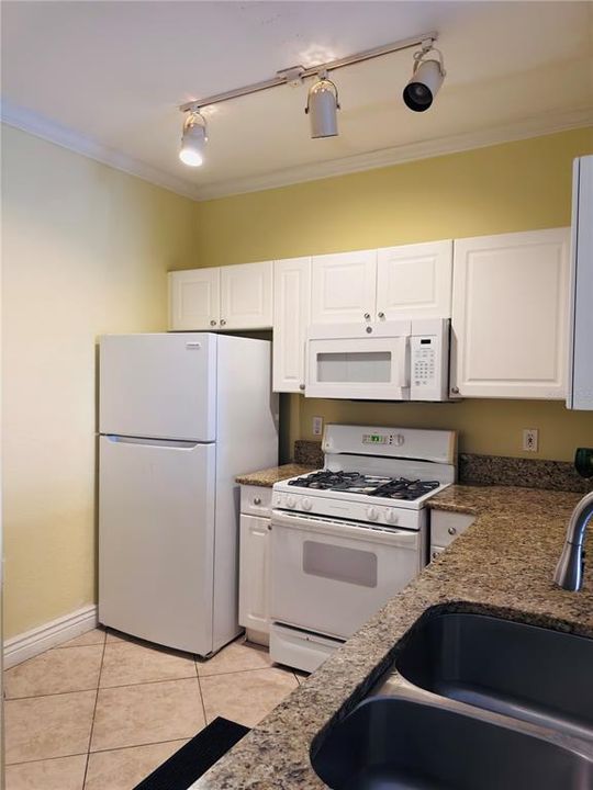For Rent: $1,700 (1 beds, 1 baths, 770 Square Feet)