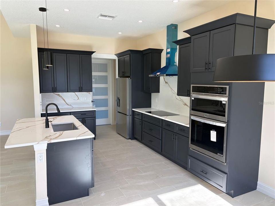 En Venta: $599,000 (3 camas, 2 baños, 2000 Pies cuadrados)