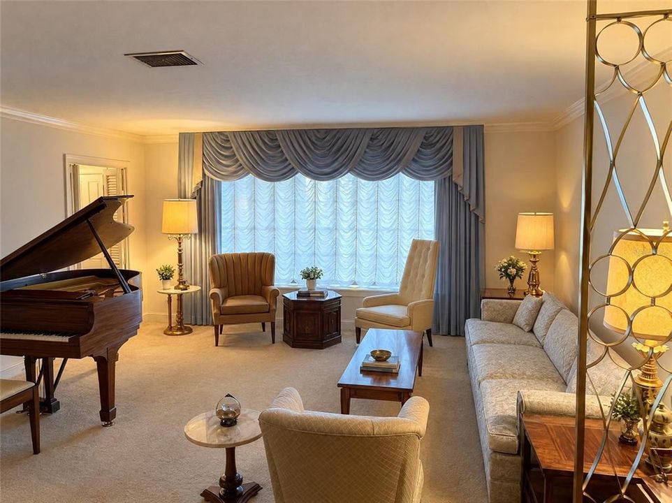 En Venta: $779,000 (3 camas, 2 baños, 2480 Pies cuadrados)