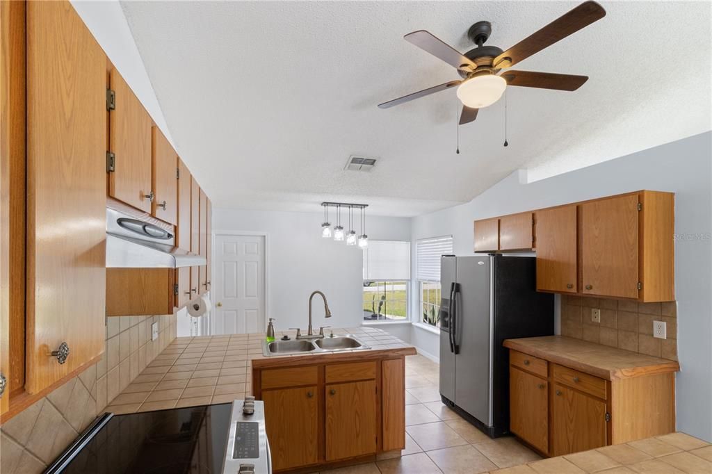 For Sale: $295,000 (3 beds, 2 baths, 1628 Square Feet)