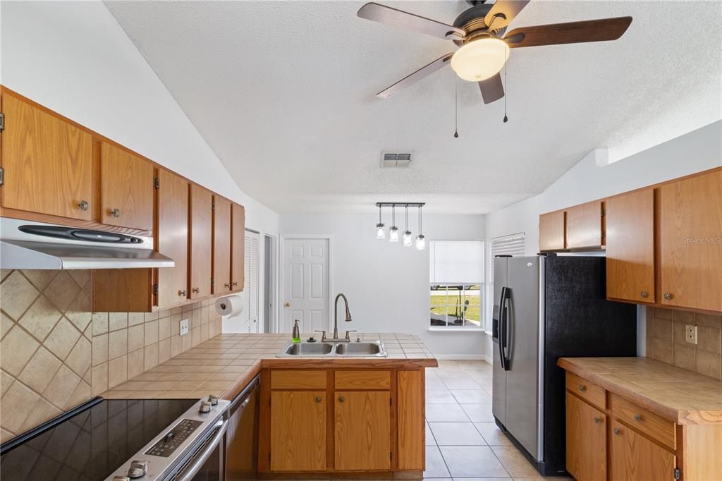 For Sale: $295,000 (3 beds, 2 baths, 1628 Square Feet)