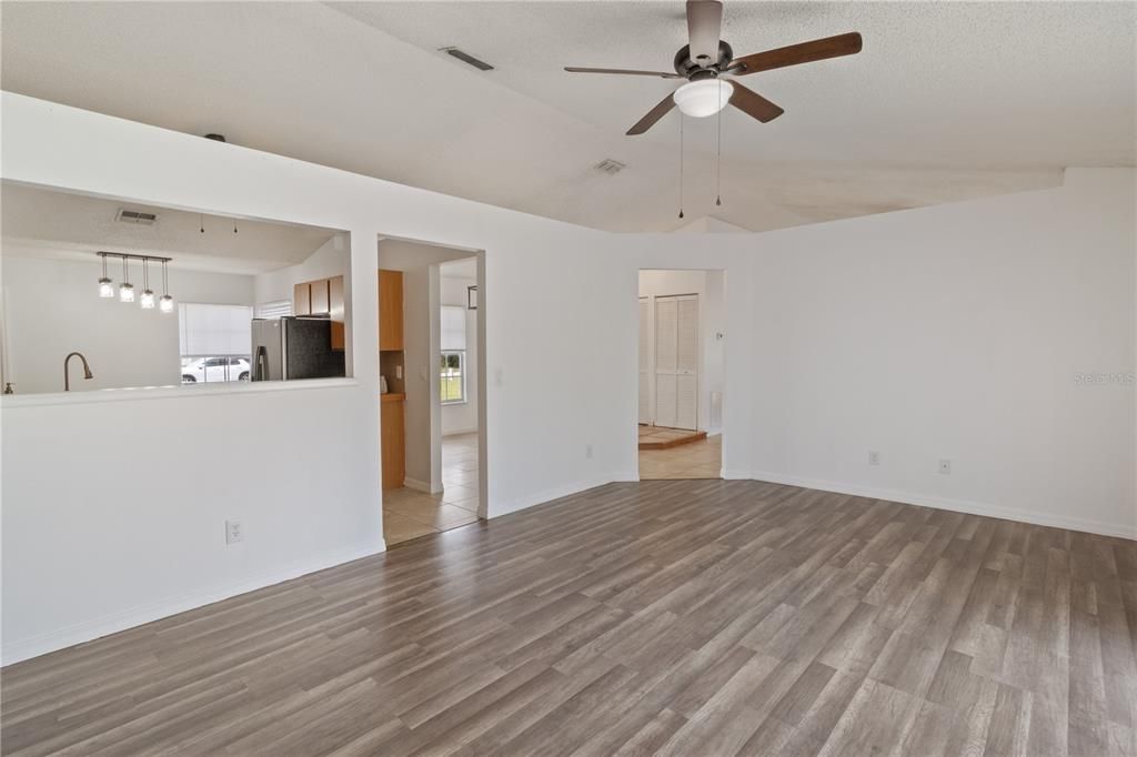 For Sale: $295,000 (3 beds, 2 baths, 1628 Square Feet)
