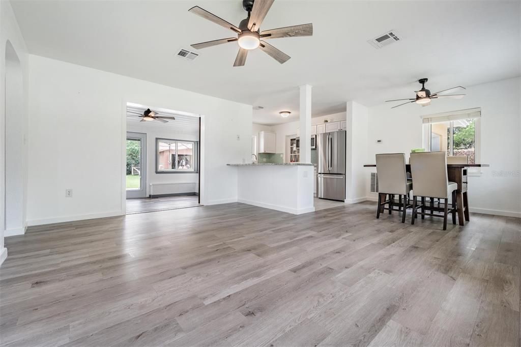 For Rent: $2,300 (2 beds, 1 baths, 996 Square Feet)