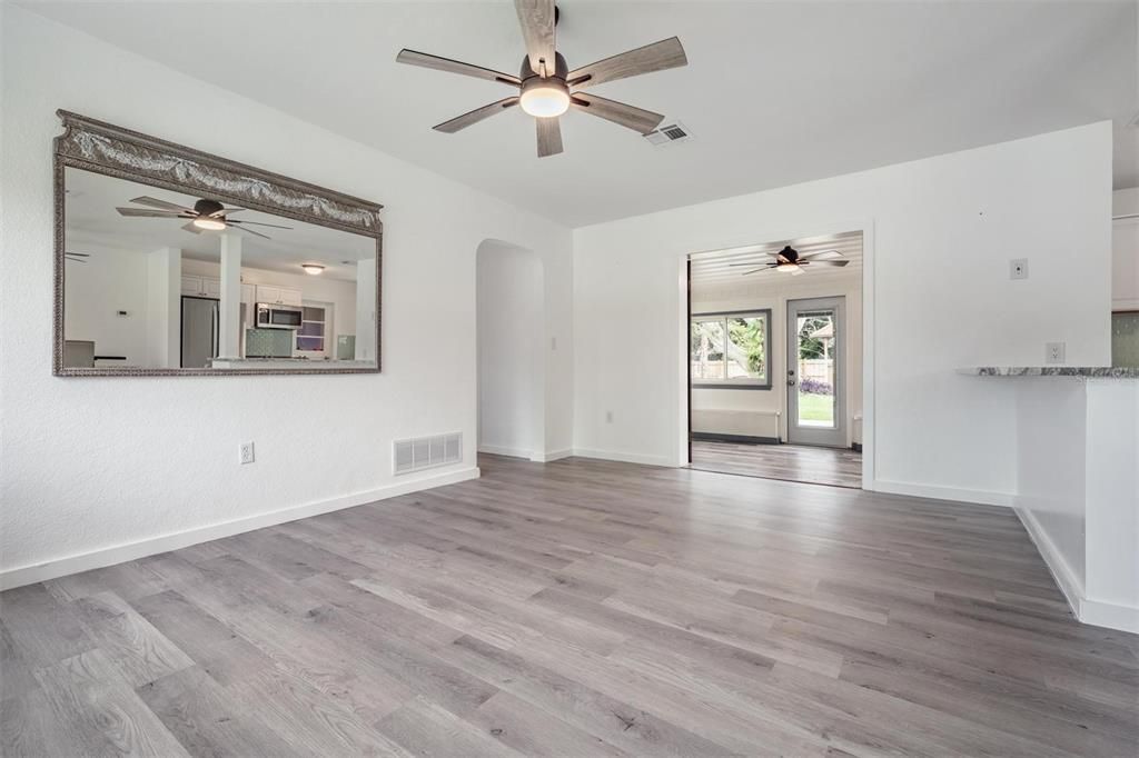 For Rent: $2,300 (2 beds, 1 baths, 996 Square Feet)
