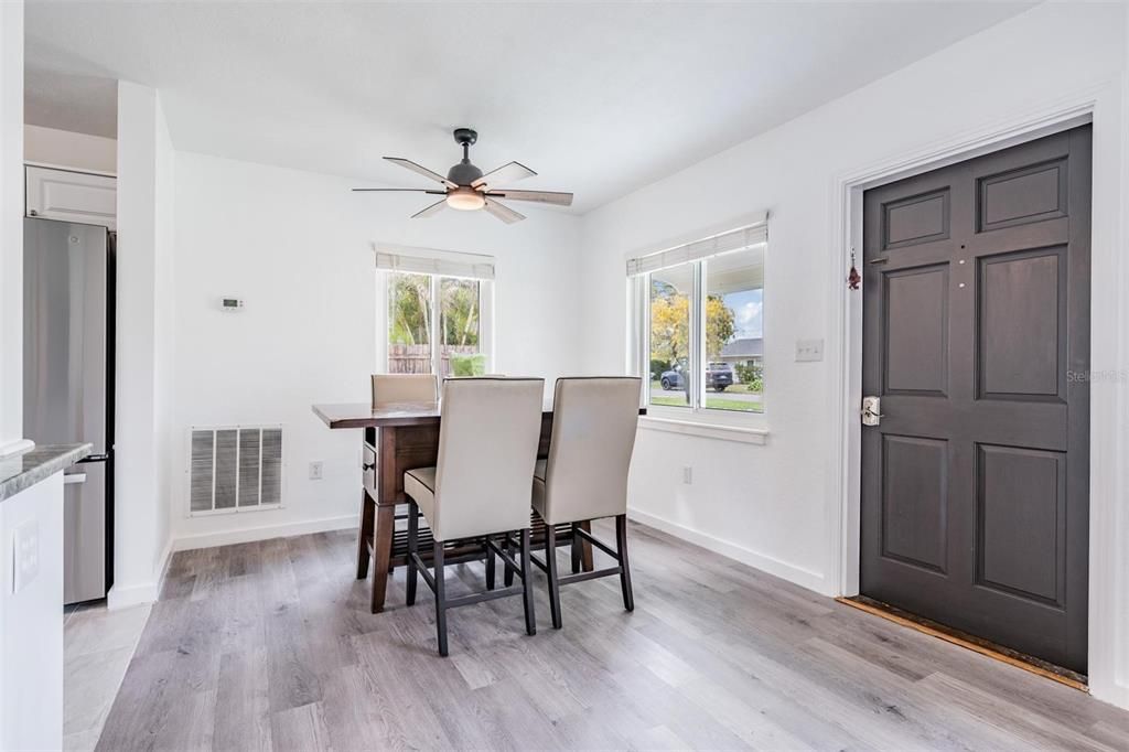 For Rent: $2,300 (2 beds, 1 baths, 996 Square Feet)