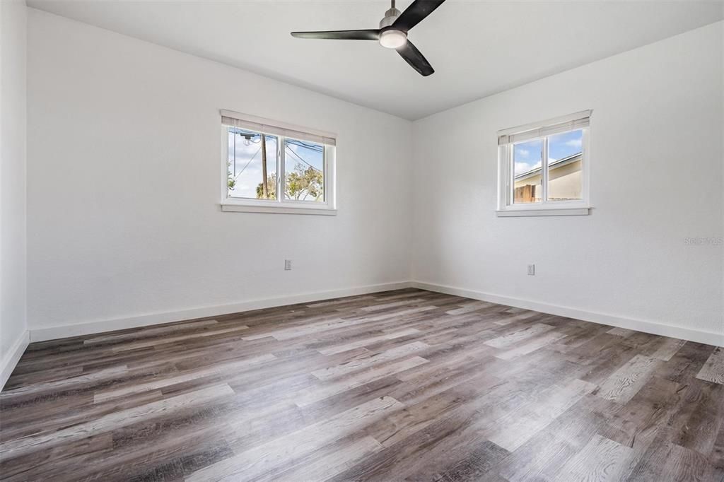 For Rent: $2,300 (2 beds, 1 baths, 996 Square Feet)